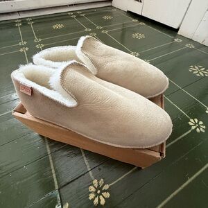 TOAST Babbi Shearling Sheepskin Slippers in Stone New In Box